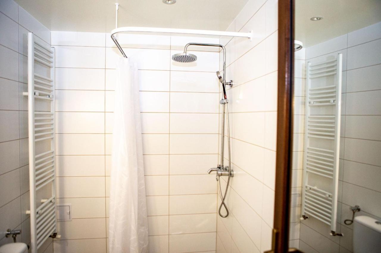 Vila Swe Sar Hotel Curtea De Arges Bagian luar foto