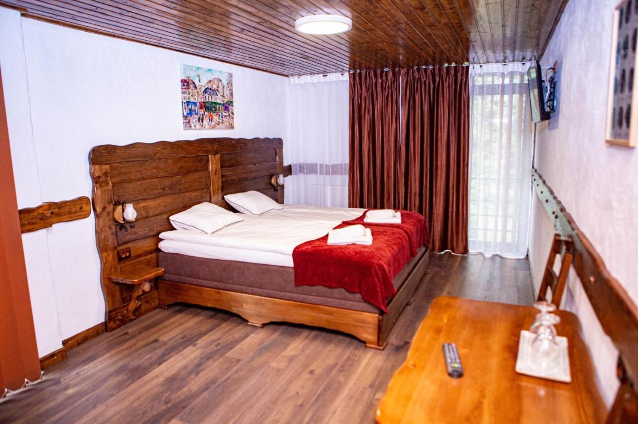 Vila Swe Sar Hotel Curtea De Arges Bagian luar foto