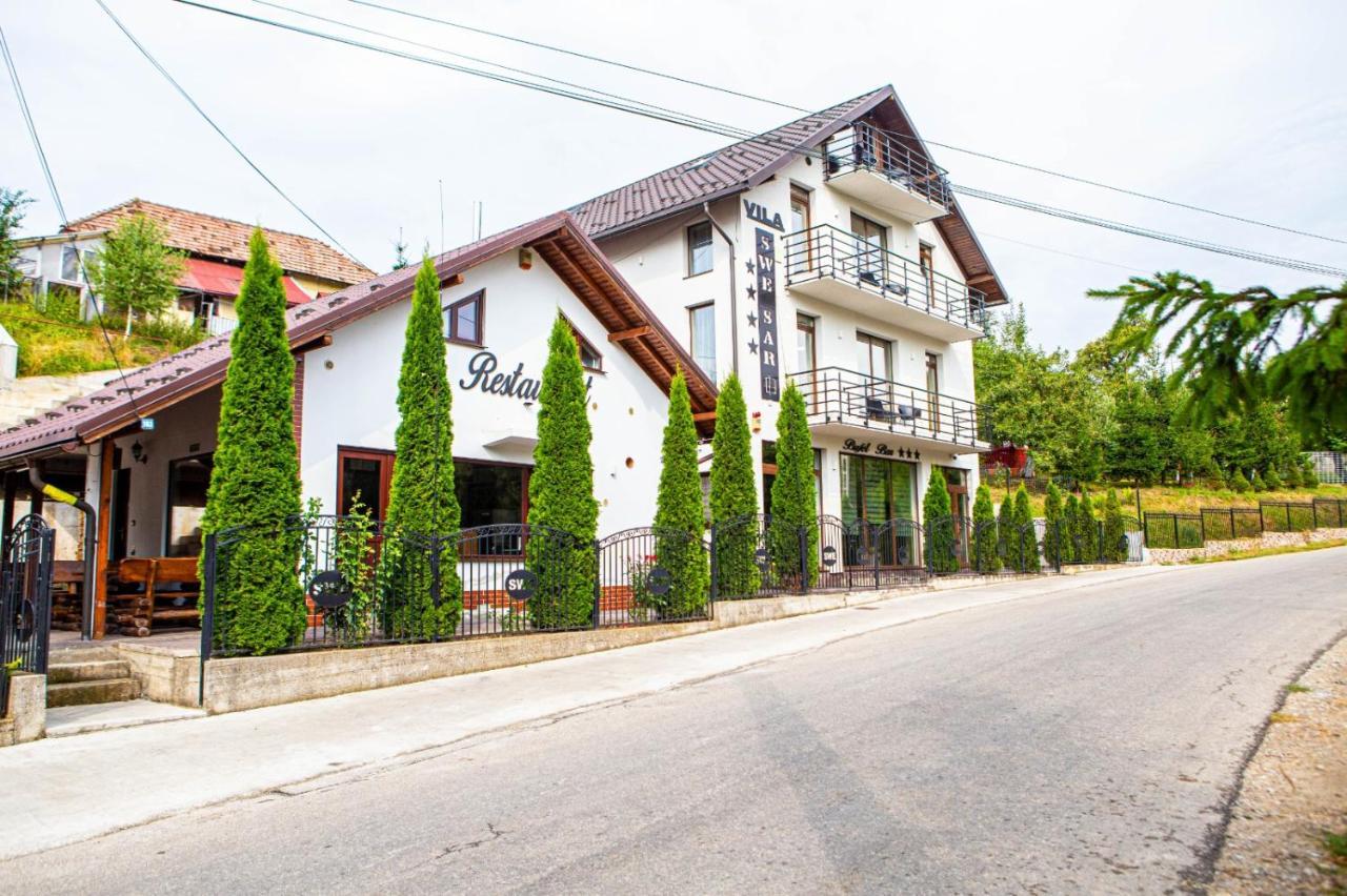 Vila Swe Sar Hotel Curtea De Arges Bagian luar foto