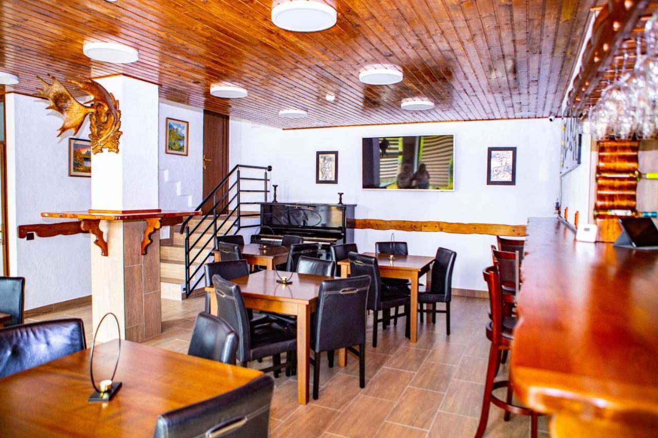 Vila Swe Sar Hotel Curtea De Arges Bagian luar foto
