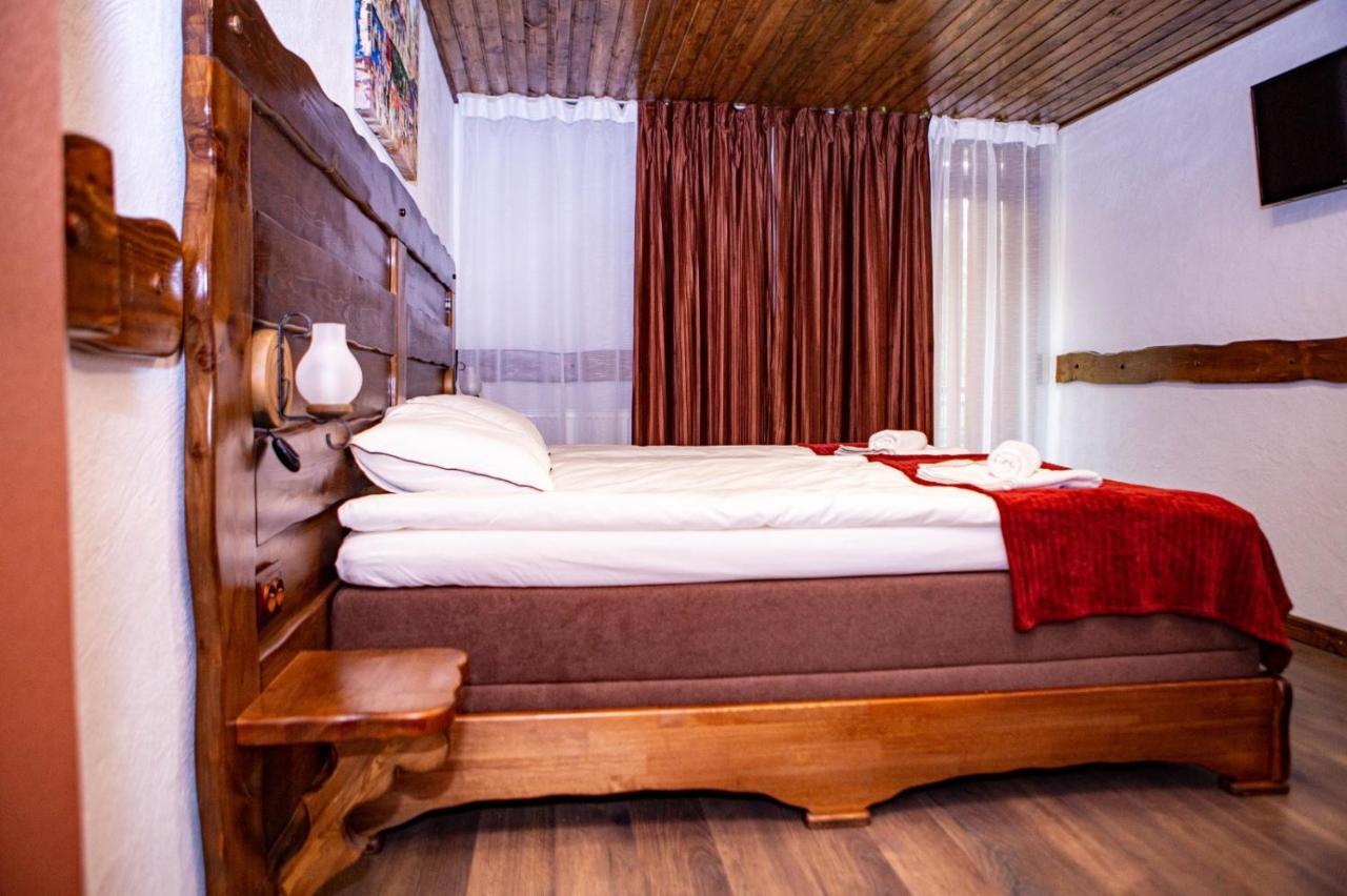 Vila Swe Sar Hotel Curtea De Arges Bagian luar foto