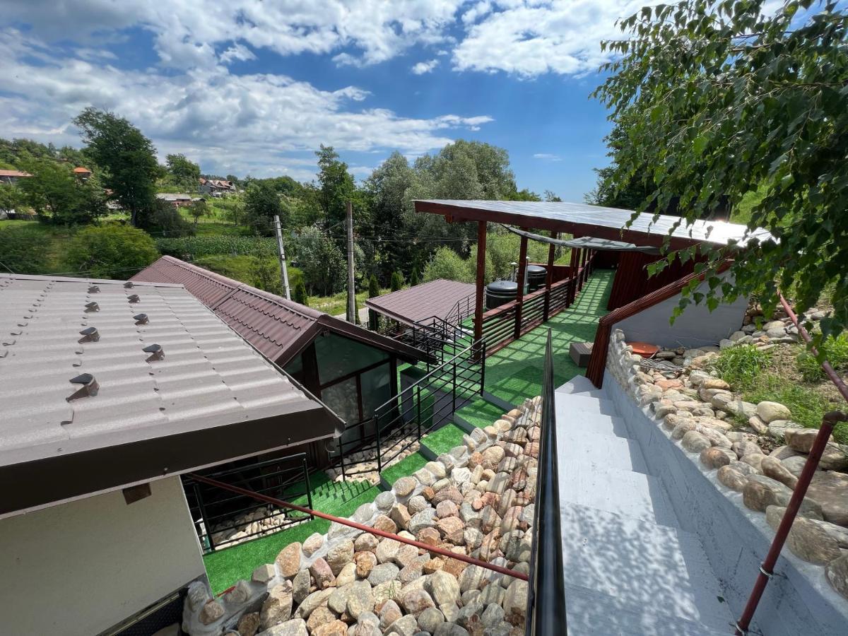 Vila Swe Sar Hotel Curtea De Arges Bagian luar foto