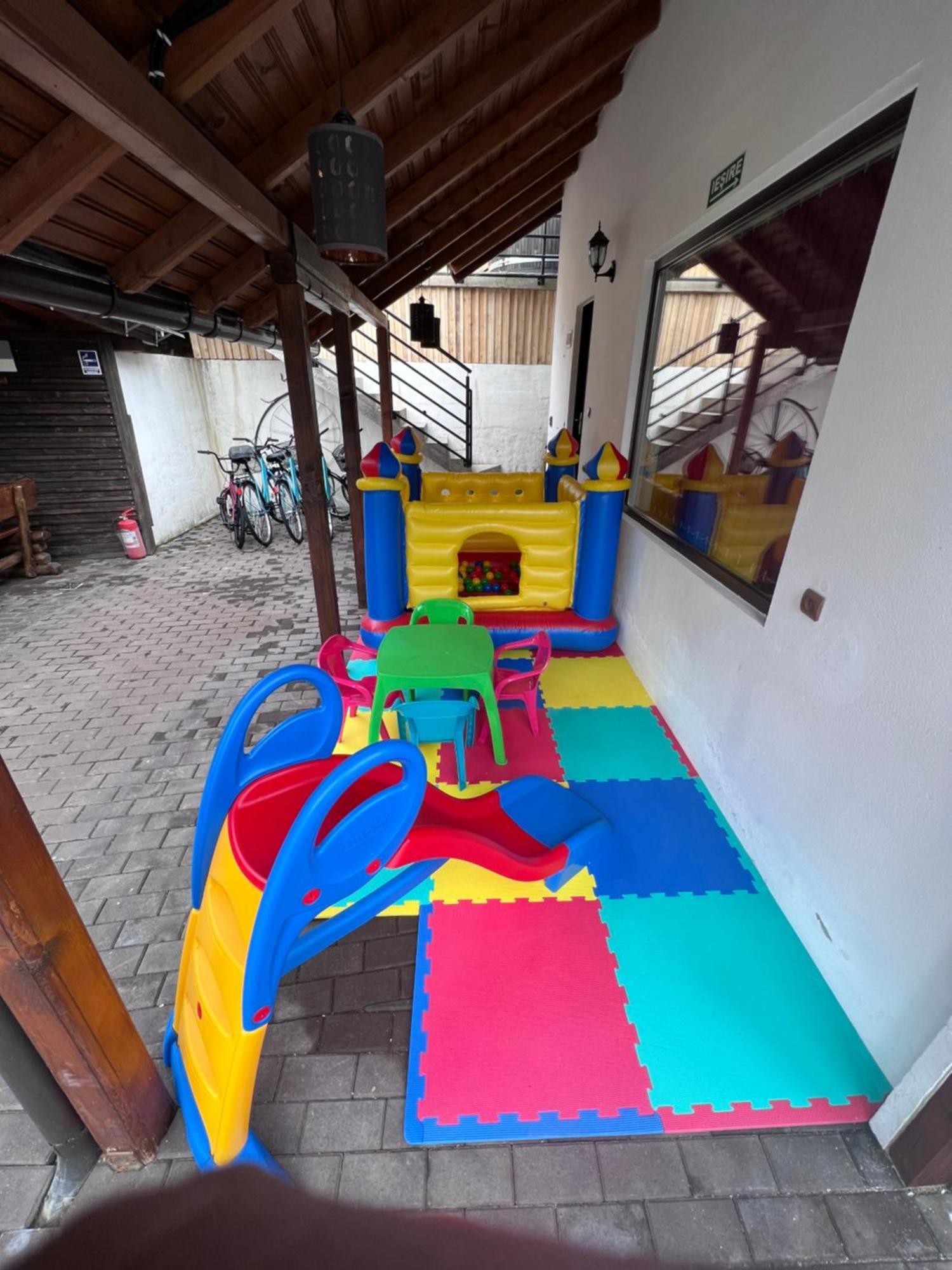 Vila Swe Sar Hotel Curtea De Arges Bagian luar foto